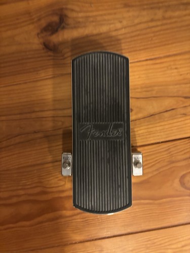 Fender fuzz wah - wah, pedal