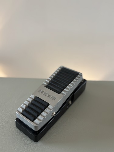 Boss wah pedal - ❘, v-wah-pedal